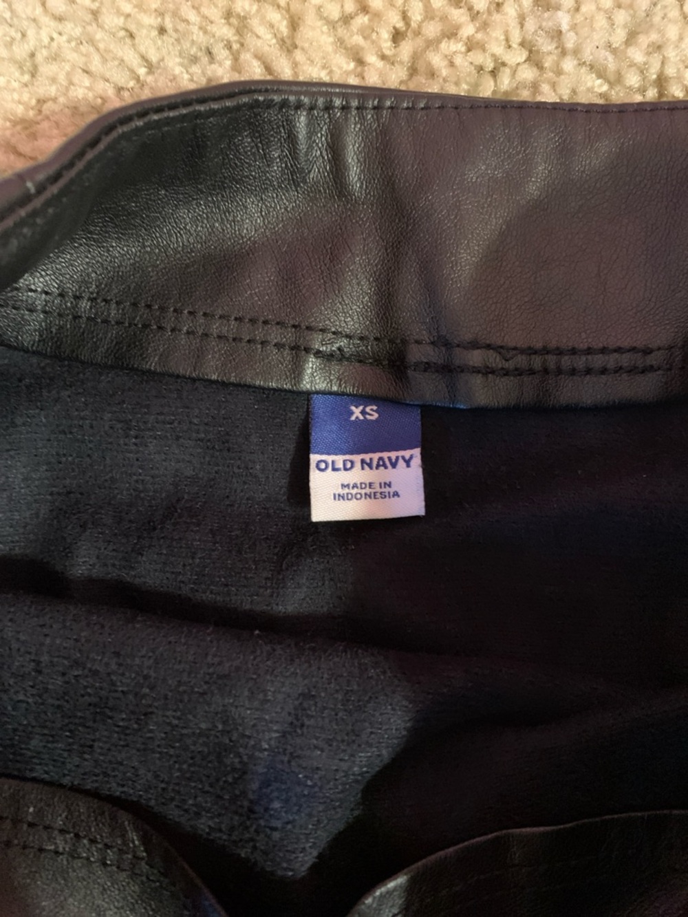 Old Navy Women’s Faux Leather Black Mini Skirt with Front Slit and Zipper XS - Picture 2 of 7
